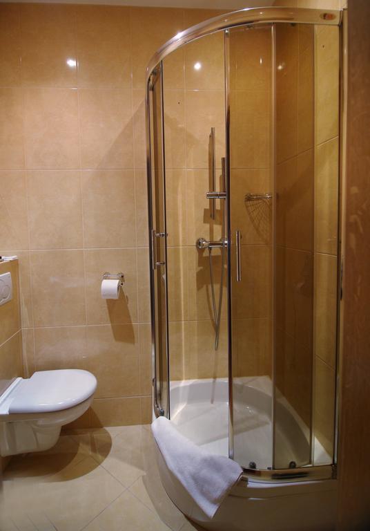 Hotel Plock Bagian luar foto