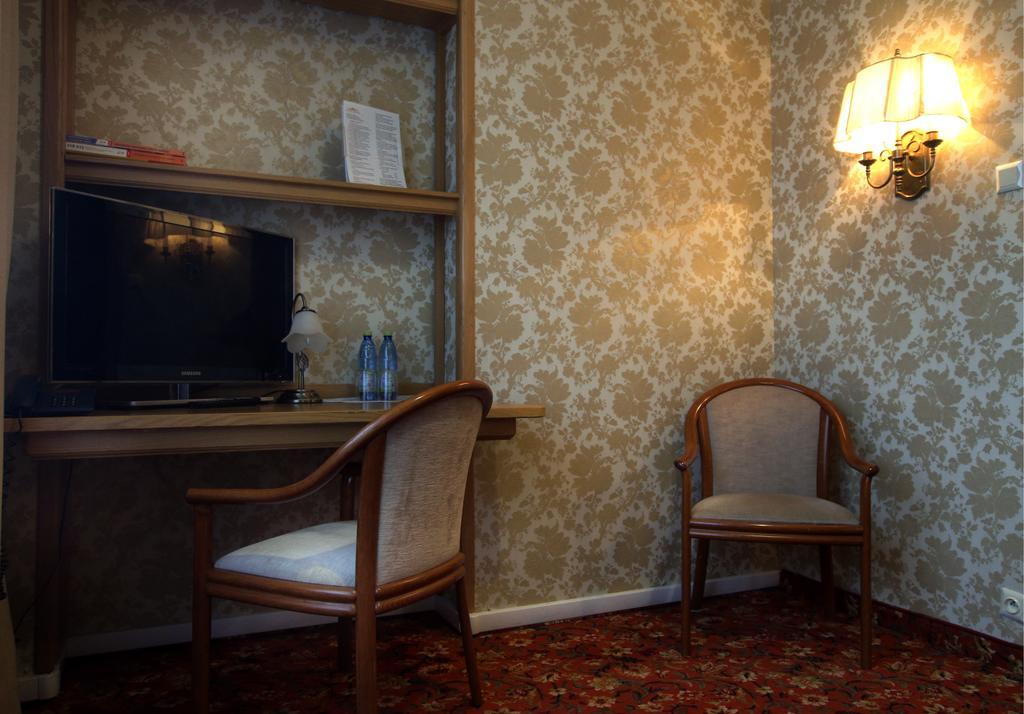 Hotel Plock Bagian luar foto