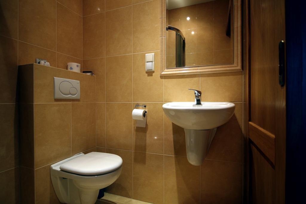 Hotel Plock Bagian luar foto